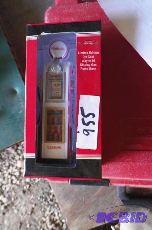 lot 955 image: Snap-on Die Cast Wayne 60 Gas Pump Bank
