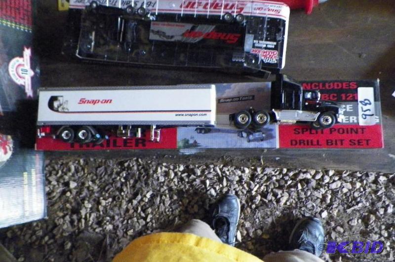 lot 958 image: Snap-on Arrow Max Trailer Bank. Does Not Have The Drill Bit Set