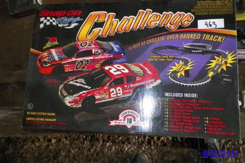 lot 963 image: Snap-on Challenge Racing Set