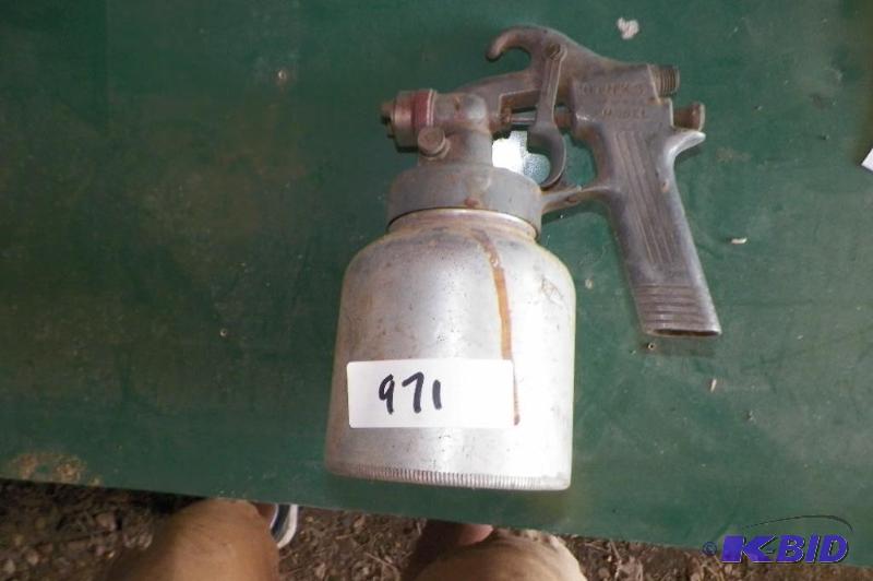 lot 971 image: Binks Model 35 Paint Sprayer