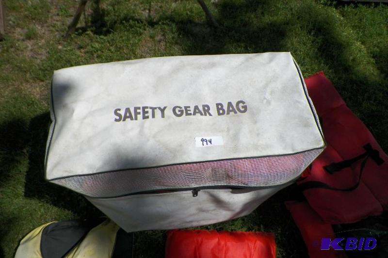 lot 994 image: 9 Life Vests