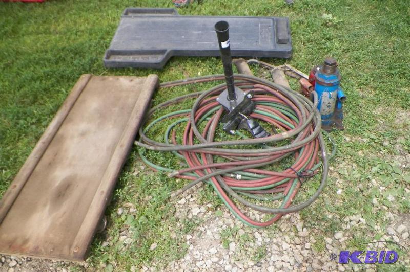 lot 996 image: Everything Shown