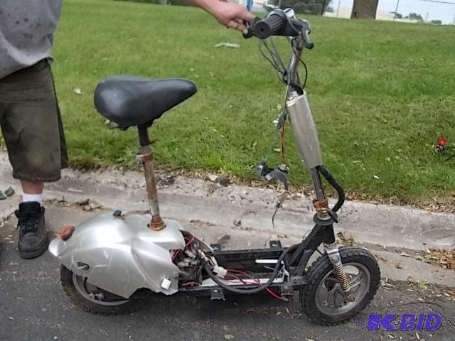 lot 19 image: Scooter For Parts Only...