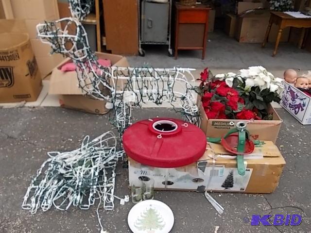lot 11 image: Large Lot Of Christmas Related &nbspLighted...