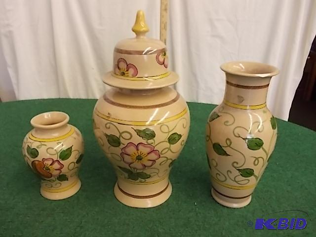 lot 66 image: 3-Pieces Matching Pottery (1-Chip)...