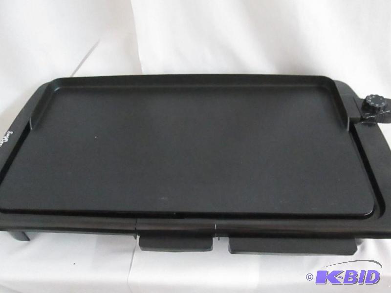 lot 22 image: Super Chef Extra-Large Nonstick Griddle