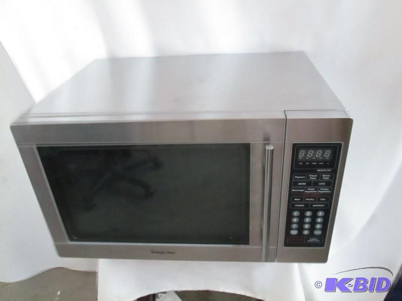 lot 37 image: Magic Chef 1.3 cu. ft. 1100 Watt Microwave
