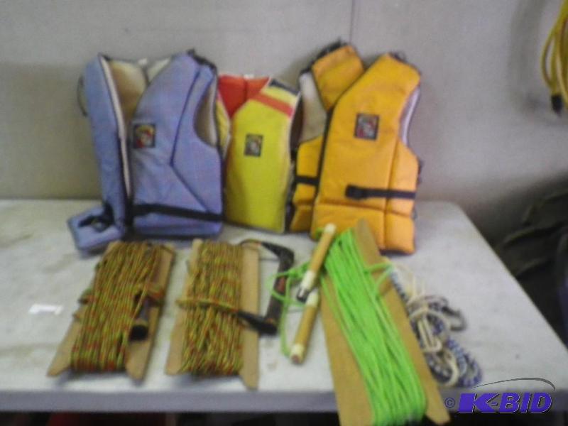 Boating set, 3 tow ropes, 3 life jackets...