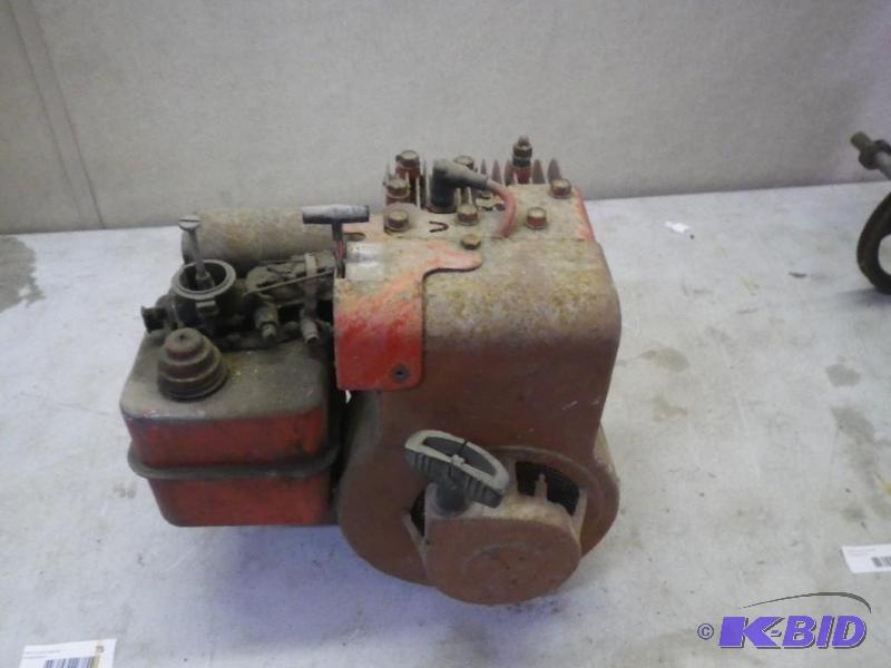 3-5HP motor, looks like for go cart, pulls o...