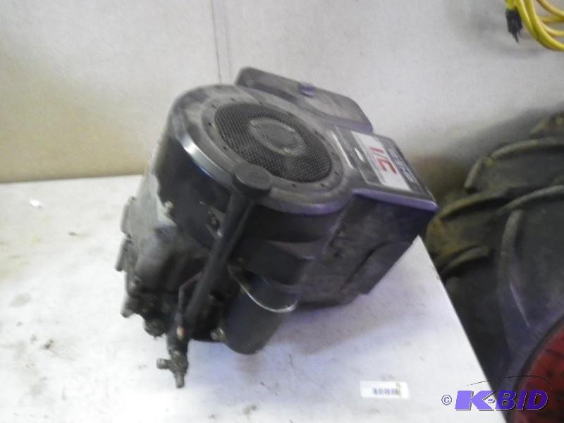Briggs &amp Stratton 12.5HP vertical shaft m...