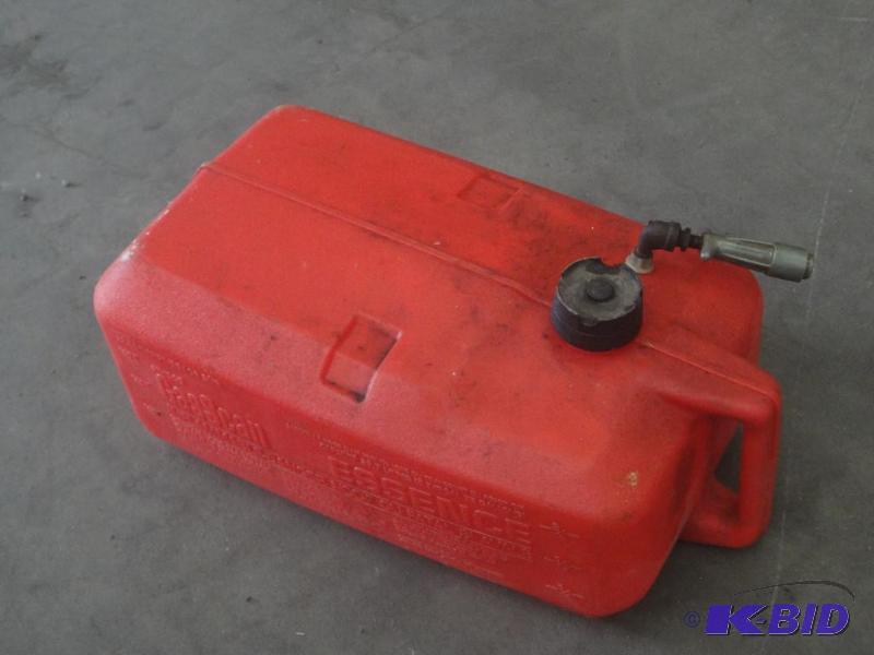 lot 10 image: (1) 5-Gallon Plastic Boat Fuel can...