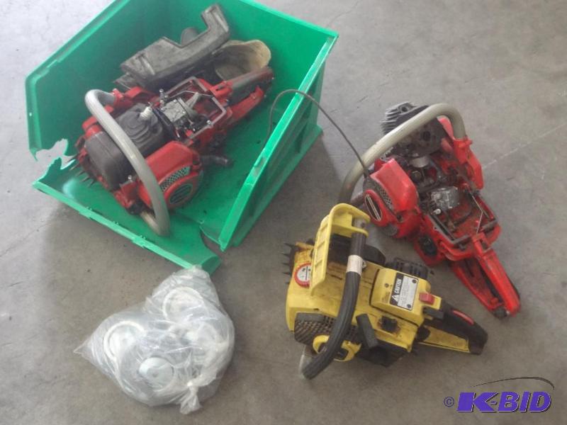 lot 14 image: Lot Of Chainsaws For Parts & (4) Heavy Du...