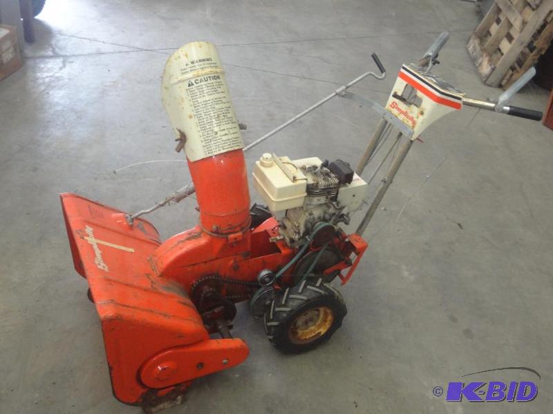 lot 23 image: Simplicity 2-Speed 2-Stage Snow Blower...