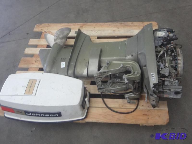lot 28 image: Johnson 50HP Outboard Motor, Runs...
