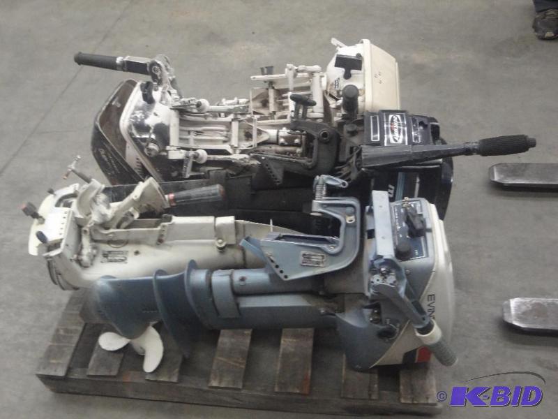 lot 31 image: Pallet Lot Of (5) Outboard Motors Evinrude-C...