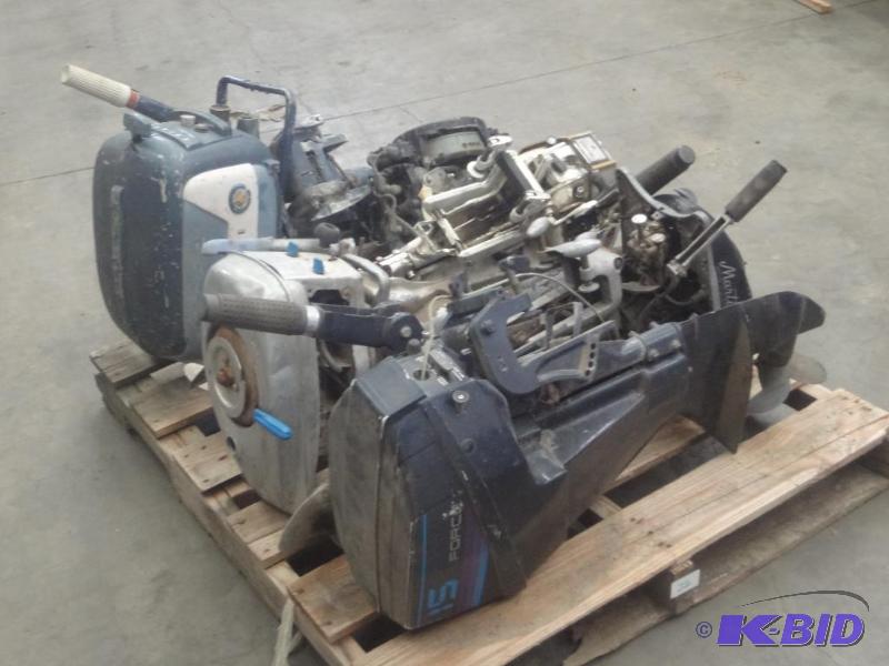 lot 32 image: Pallet Lot Of (5) Outboard Motors Force-Mart...