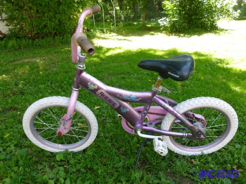 lot 16 image: Rebelde 10" girls bike, appears to be in...