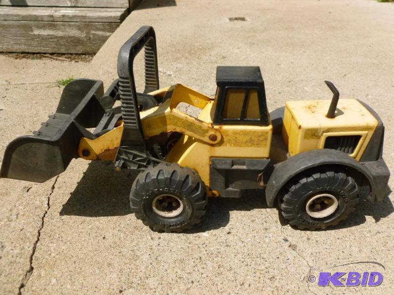 lot 24 image: Large Tonka metal and plastic trimmed front e...