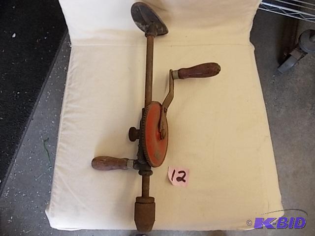 lot 12 image: Vintage Hand Crank&nbspDrill...