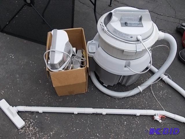 lot 28 image: Kenmore Clean More VacuumCarpetUpholstery C...