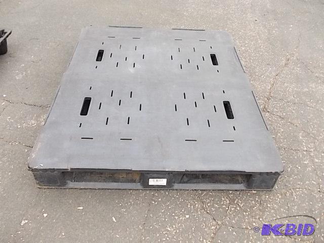 lot 49 image: 48 x 40 Heavy Duty 4 Way Pallet...