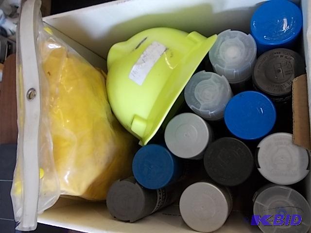 lot 53 image: Box Lot Engine Enamel & High Heat&nbspPa...