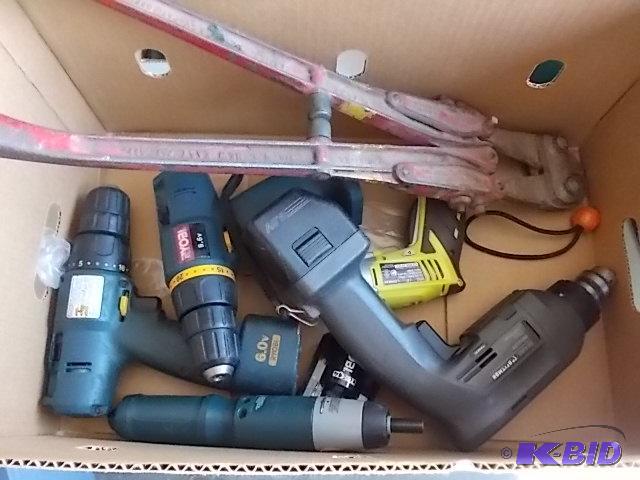 lot 59 image: Lot Of Drills & Screw Guns Some With Batt...