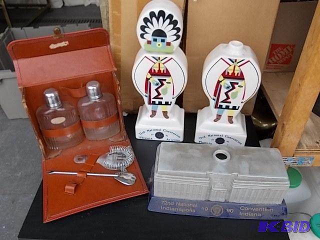 lot 7 image: Vintage Glass&nbspDecanter Traveling Bar Set...