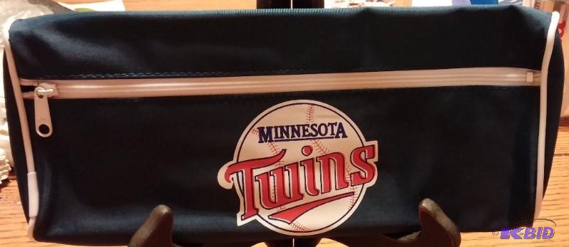 Vintage Minnesota Twins  Henris Makes a Sal...