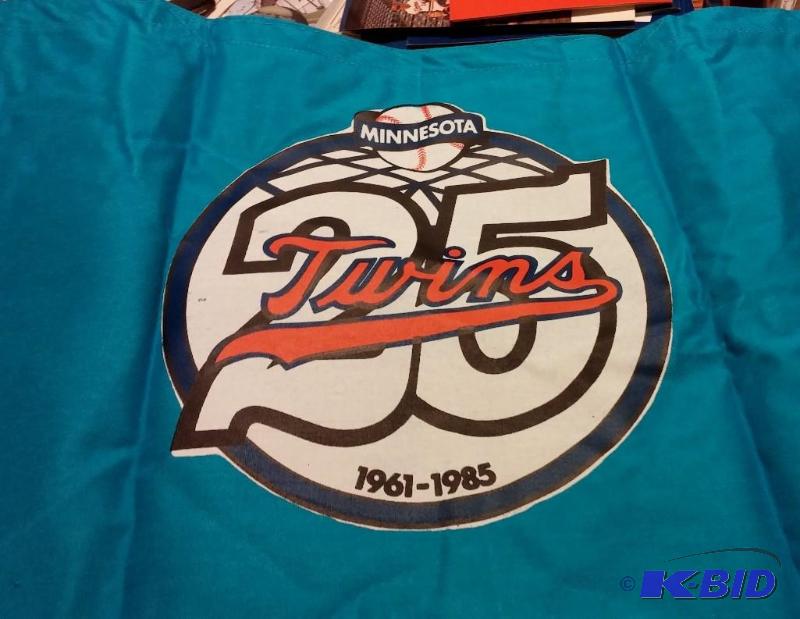 1985 Minnesota Twins and Pepsi 30 year annive...
