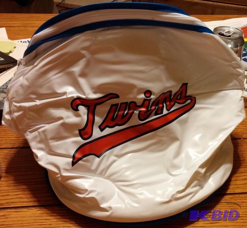 1987 Minnesota TWINS and Schweiger soft sided...
