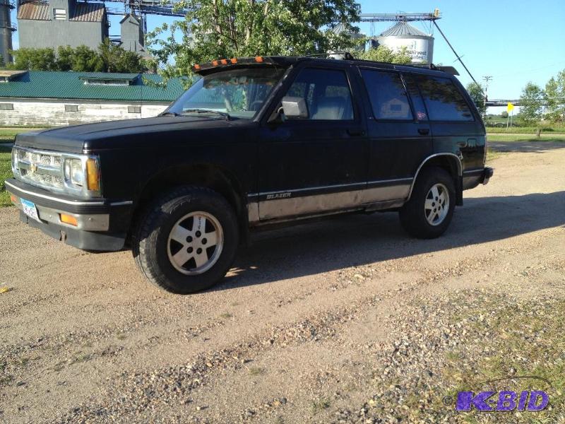 lot 10 image: 1991 Chevrolet S-10 Blazer 4x4