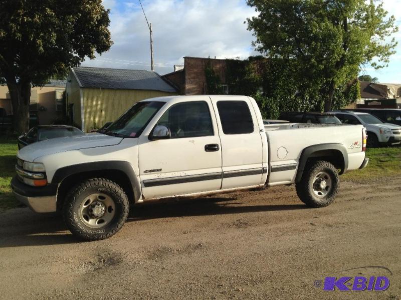 lot 8 image: 2002 Chevrolet 2500 Silverado LS 4x4 Extend Cab
