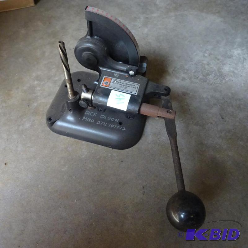 lot 145 image: Black and Decker valve stone dressing stand...