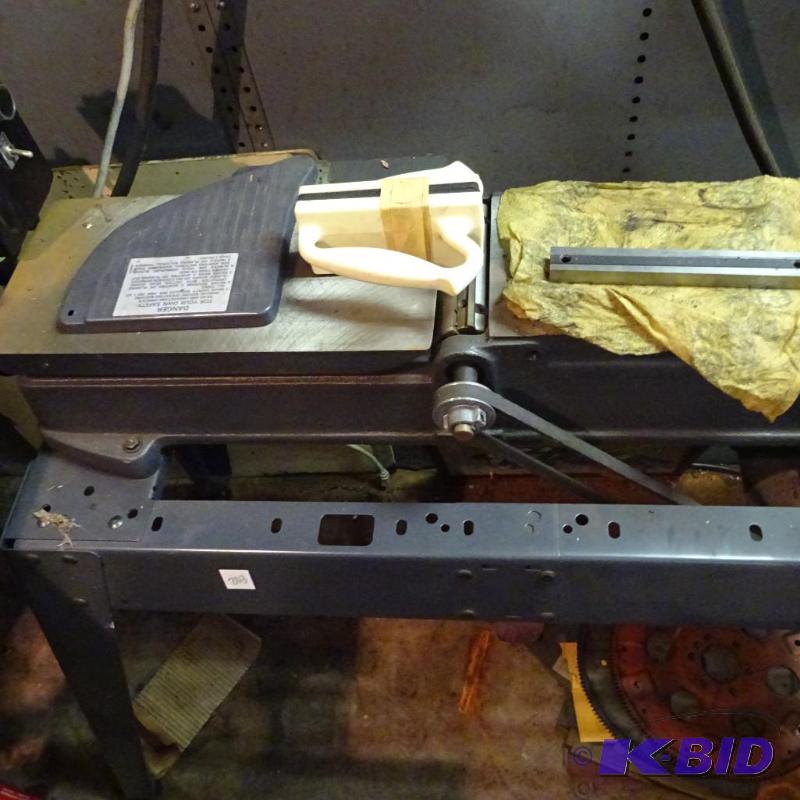 lot 203 image: Craftsman Jointer 115.2069321. 110 Volt. With...