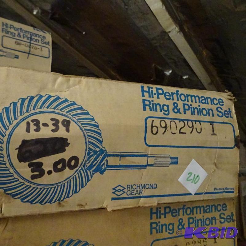 lot 210 image: Ring and pinion 13-39 3.0. used...