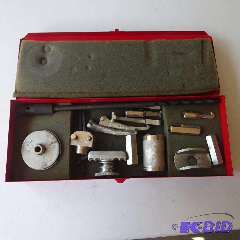 lot 23 image: Snap on slide hammer kit...