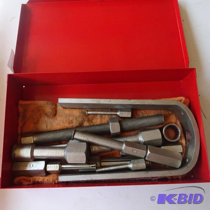 lot 24 image: Bearing pusher set...