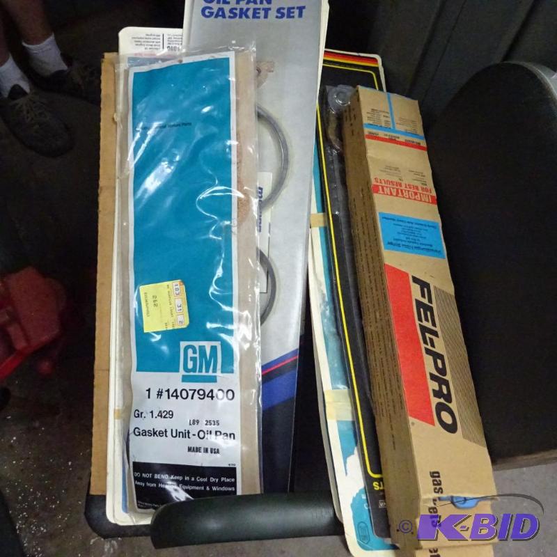 lot 261 image: Misc. engine gaskets mostly GM...