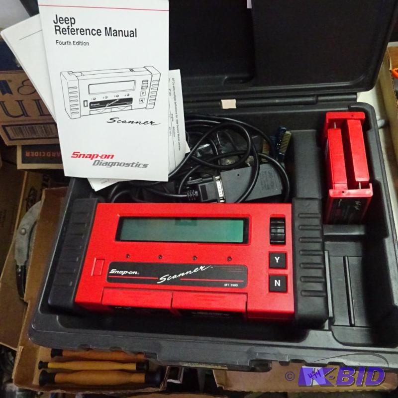 lot 272 image: snap on scanner. MT 2590-2988. Domestic cartr...