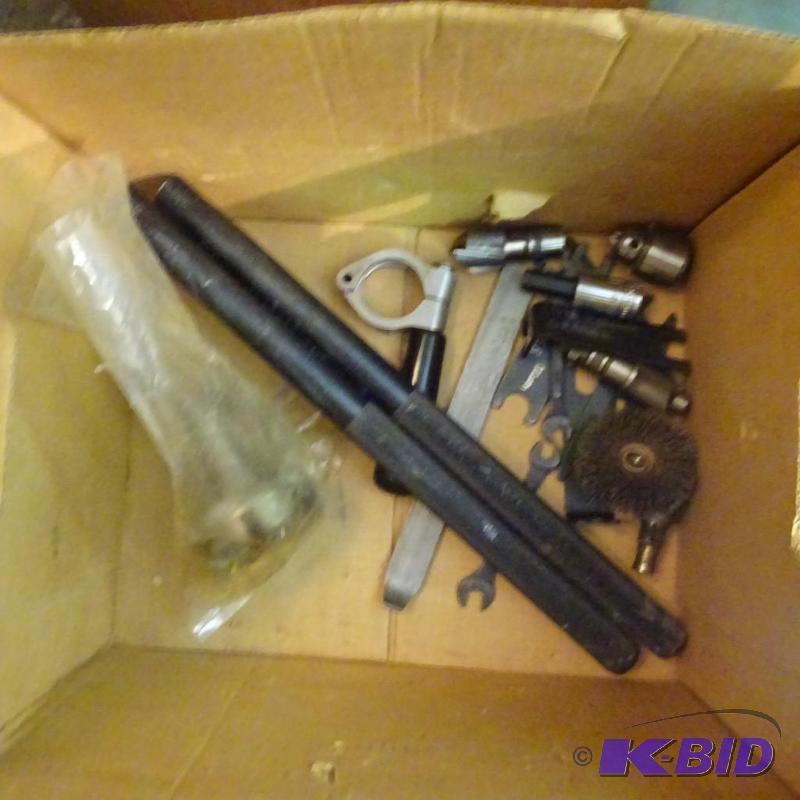 lot 284 image: box of misc tools...
