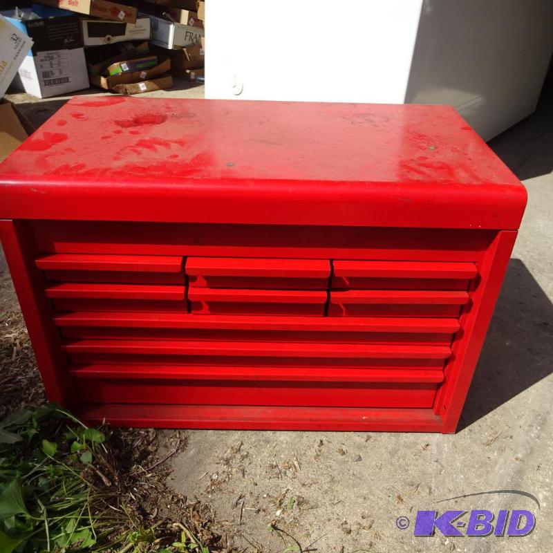 lot 3 image: Snap on 9 drawer tool box with lock and key...