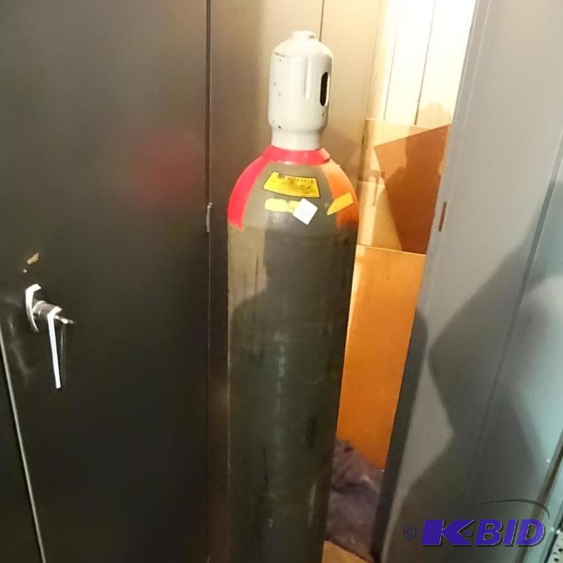 lot 300 image: large nitrogen tank...