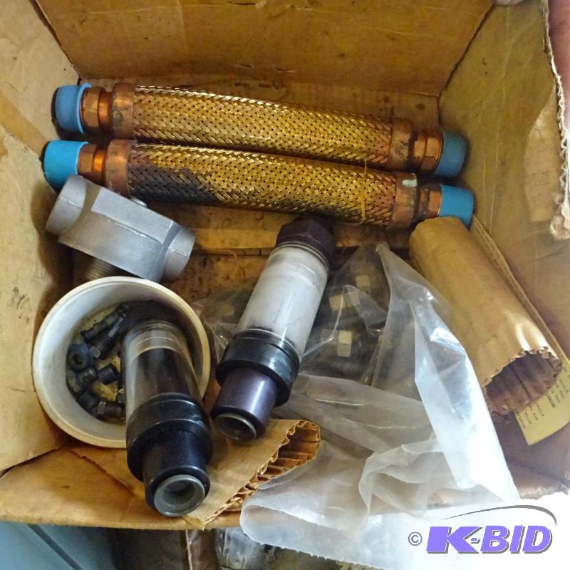 lot 319 image: Copper flex hose, oil PSI gauges, double thre...