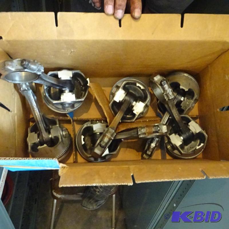 lot 321 image: 8 used pistons...