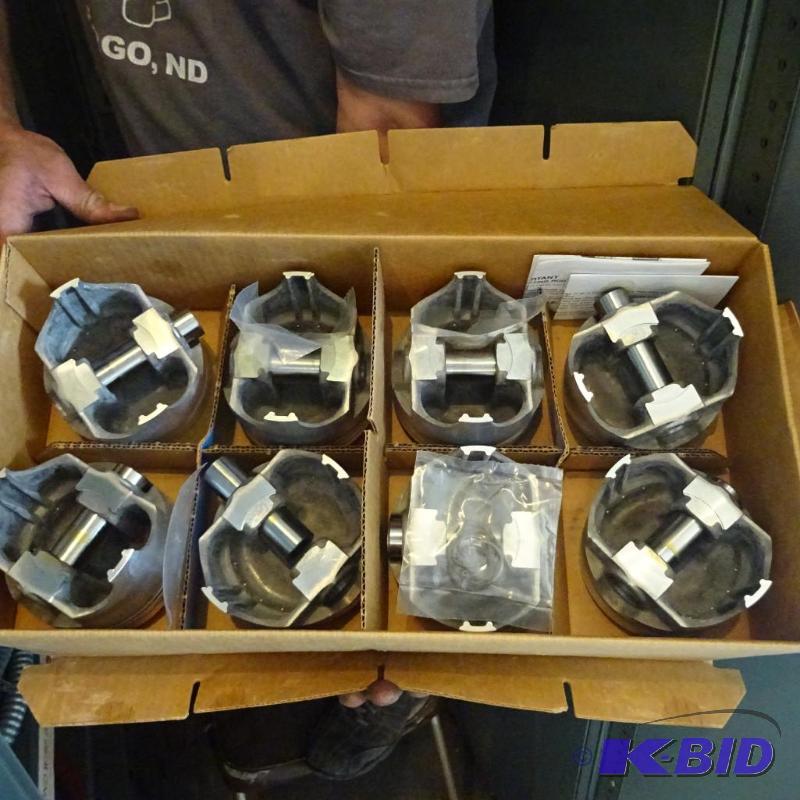 lot 323 image: 8 new pistons TRWL2311F-30...