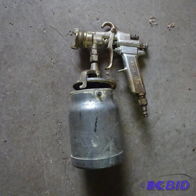 lot 325 image: Devilbiss Type MBC 984429 Paint spray can...
