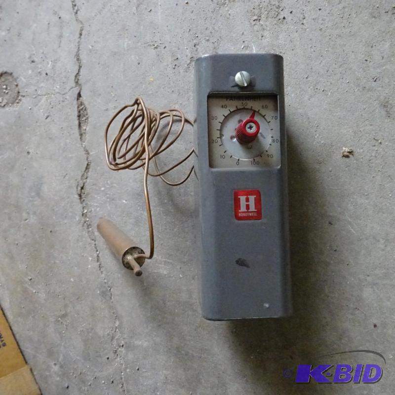 lot 334 image: Honeywell Thermostat T675 120 240...