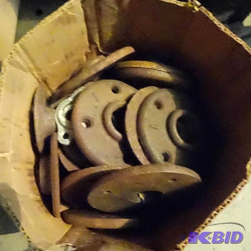 lot 392 image: control valves, pipe hanger, air pressure reg...