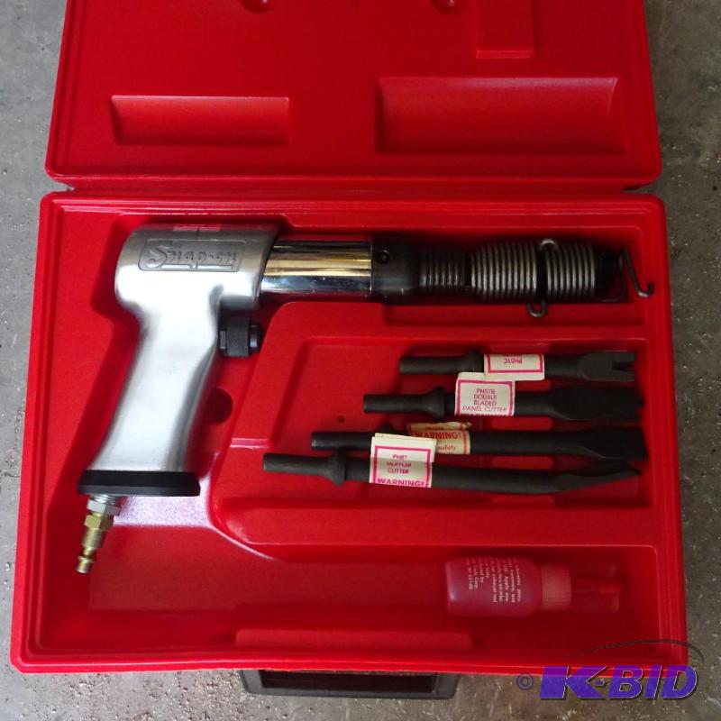 lot 42 image: Snap on air hammer kit with bits. Looks new...